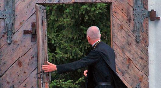 Klášterní turistika